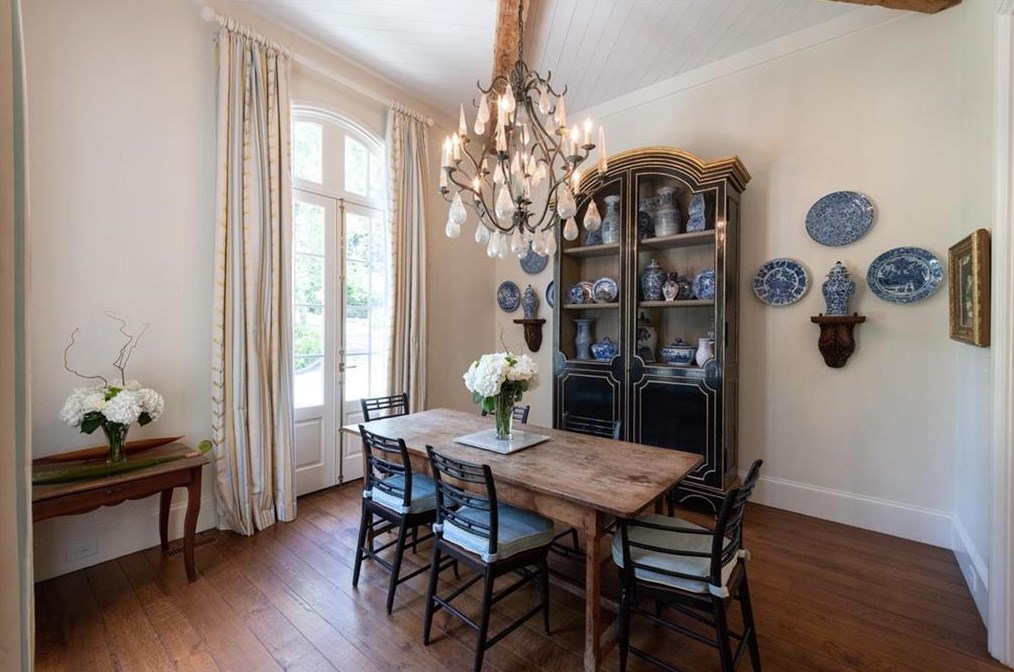 2841 Vernon Rd, Atlanta GA  30305-2934 exterior