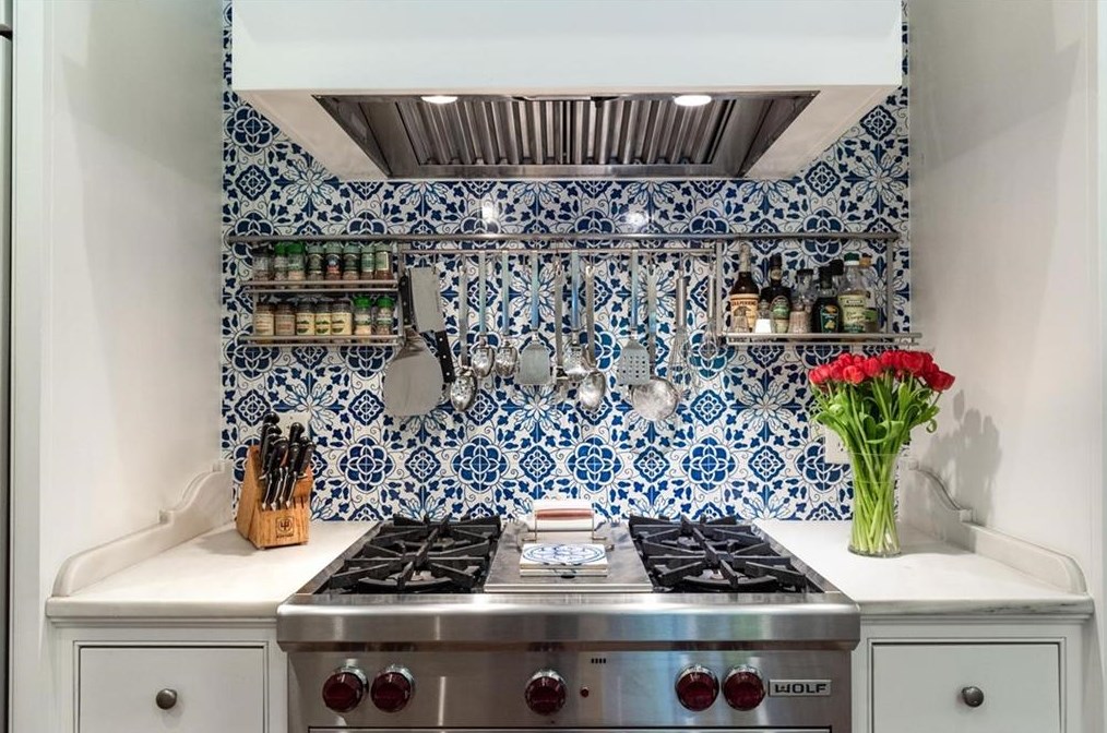 2841 Vernon Rd, Atlanta GA  30305-2934 exterior