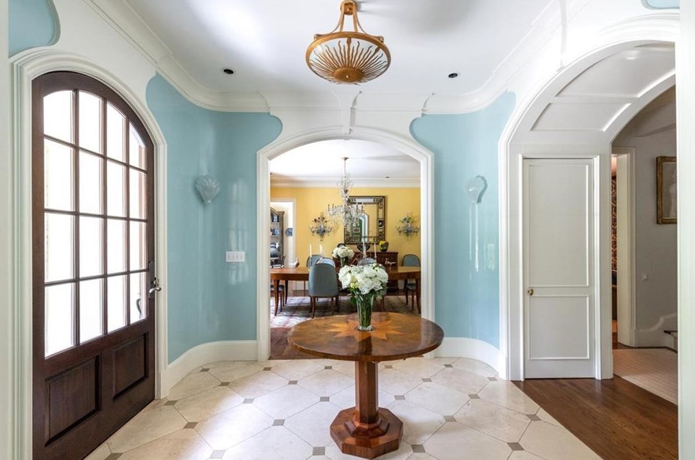 2841 Vernon Rd, Atlanta GA  30305-2934 exterior