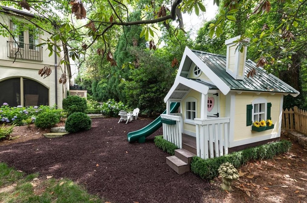 2841 Vernon Rd, Atlanta GA  30305-2934 exterior