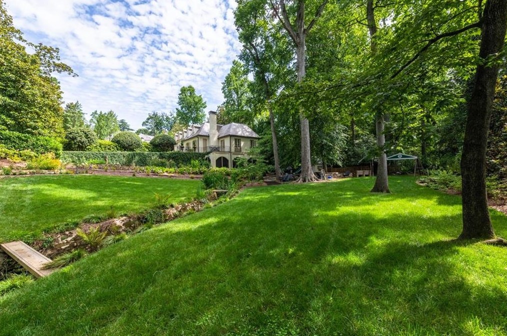 2841 Vernon Rd, Atlanta GA  30305-2934 exterior