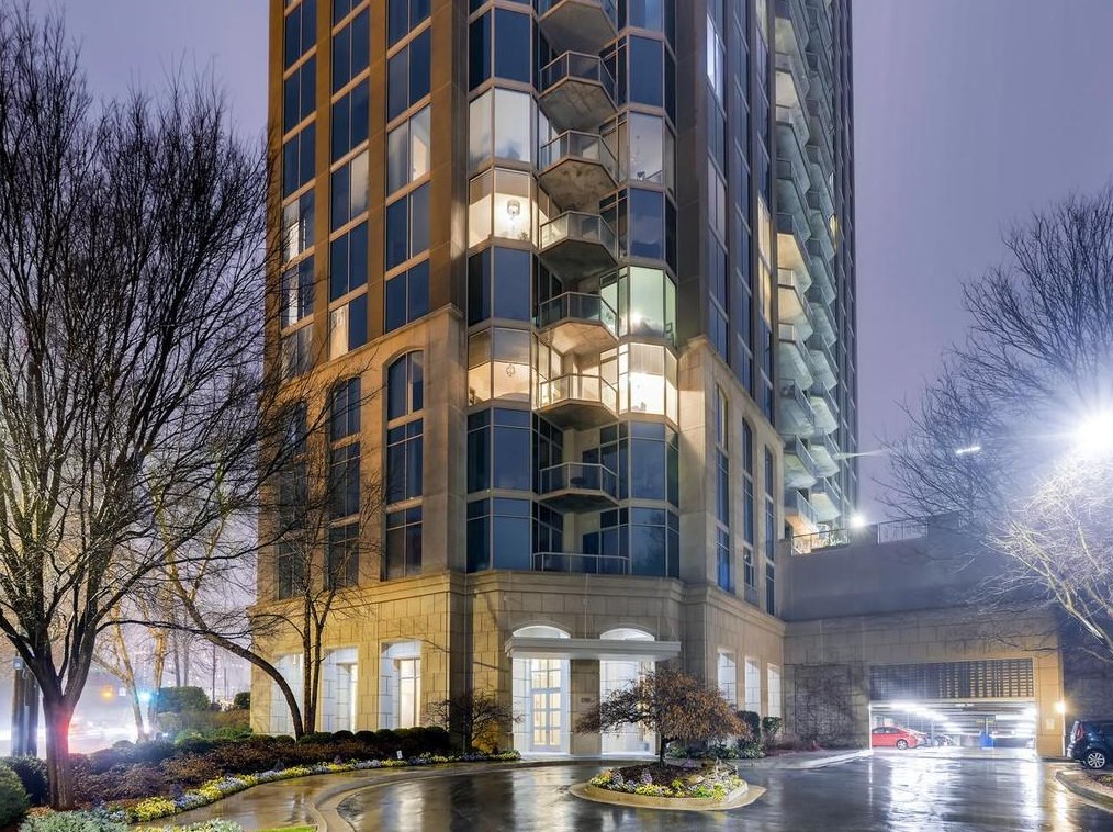2795 Peachtree Rd, Atlanta GA  30305-3671 exterior