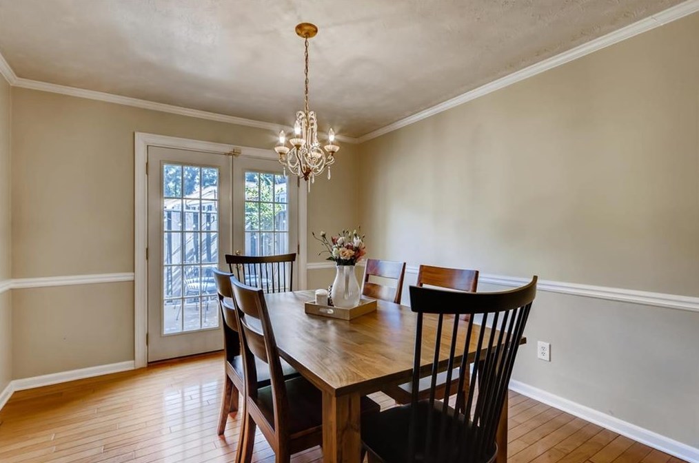 2 Queen Anne Pl, Atlanta GA exterior