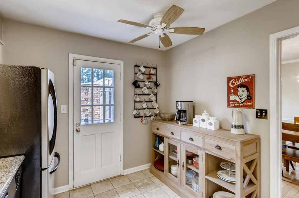 2 Queen Anne Pl, Atlanta GA exterior