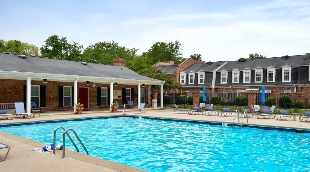 2 Queen Anne Pl, Atlanta GA exterior