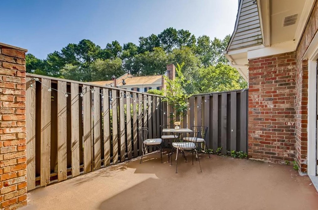 2 Queen Anne Pl, Atlanta GA exterior