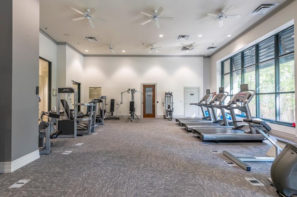 3040 Peachtree Rd, Atlanta GA  30305-2216 exterior