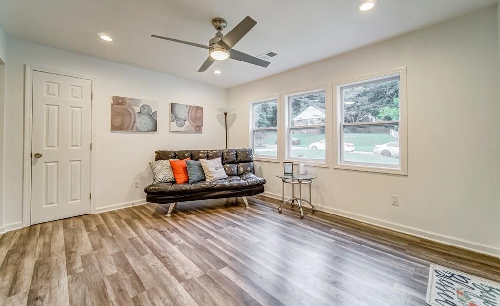 107 Whitaker Cir, Atlanta GA  30314-1805 exterior