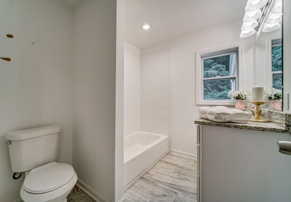 107 Whitaker Cir, Atlanta GA  30314-1805 exterior