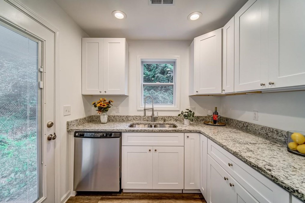 107 Whitaker Cir, Atlanta GA  30314-1805 exterior