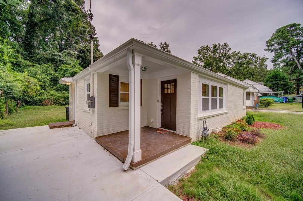 107 Whitaker Cir, Atlanta GA  30314-1805 exterior