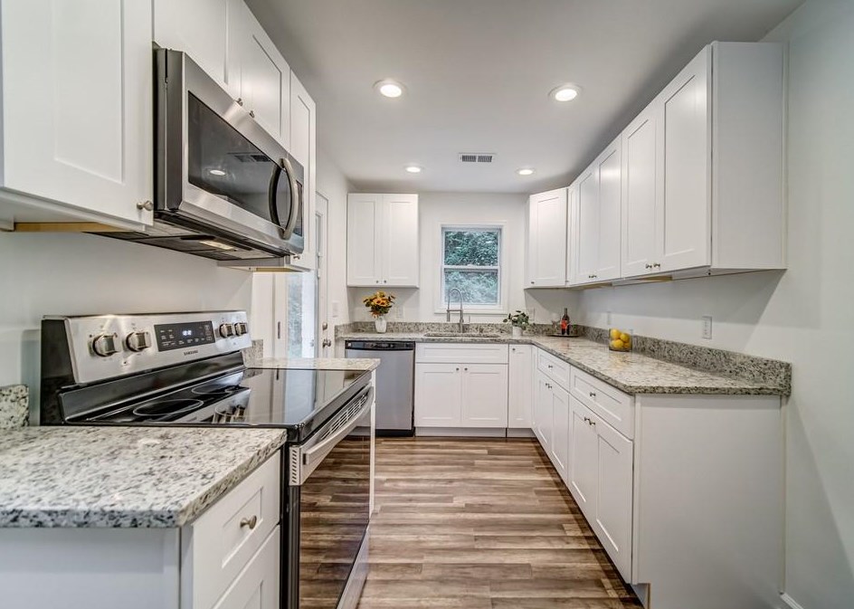 107 Whitaker Cir, Atlanta GA  30314-1805 exterior