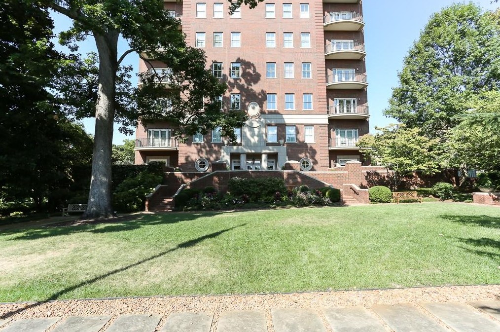 2724 Peachtree Rd, Atlanta GA  30305-2998 exterior