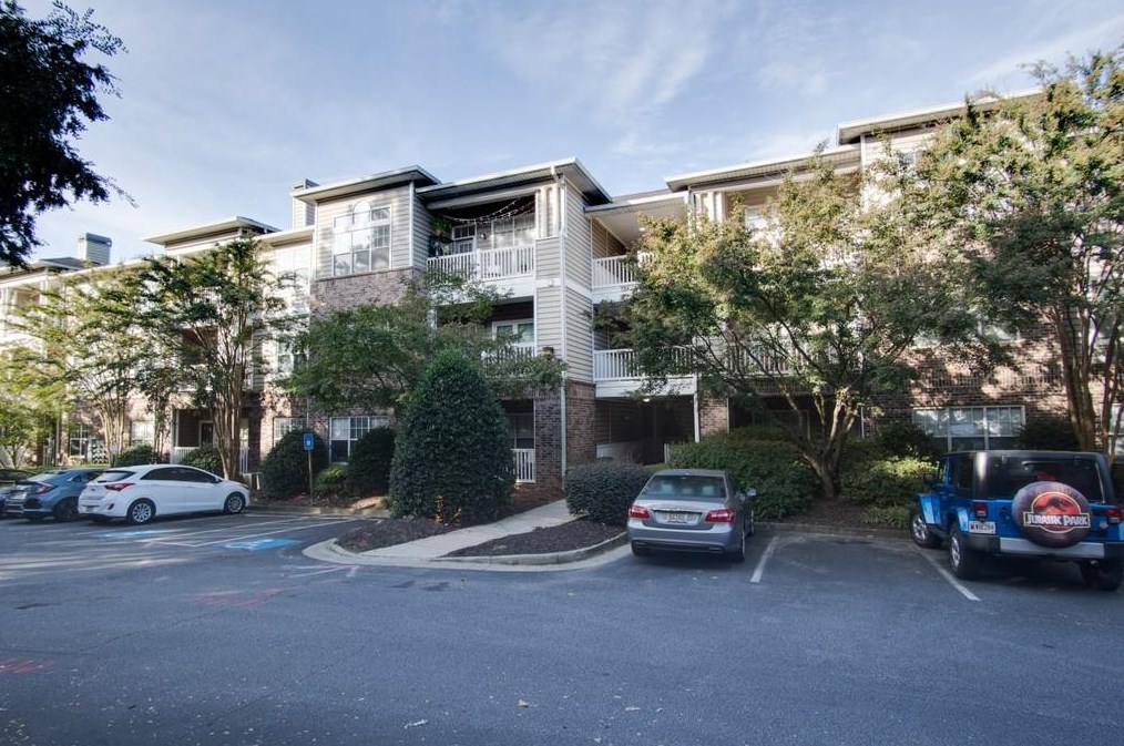 2700 Pine Tree Rd, Atlanta GA  30324-5671 exterior