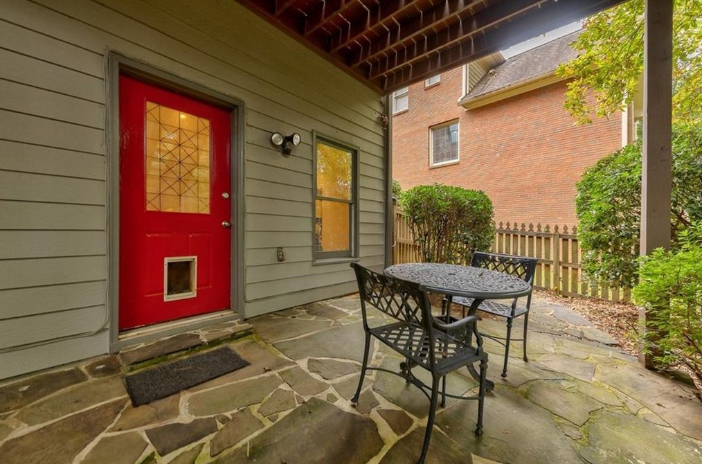 1142 Waldorfs Ct, Decatur GA  30033-3439 exterior