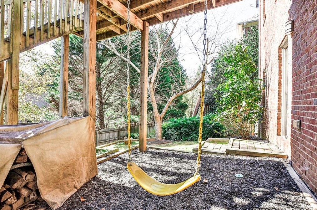1015 Wescott Ln, Atlanta GA  30319-4328 exterior