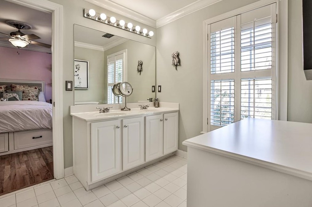 1015 Wescott Ln, Atlanta GA  30319-4328 exterior