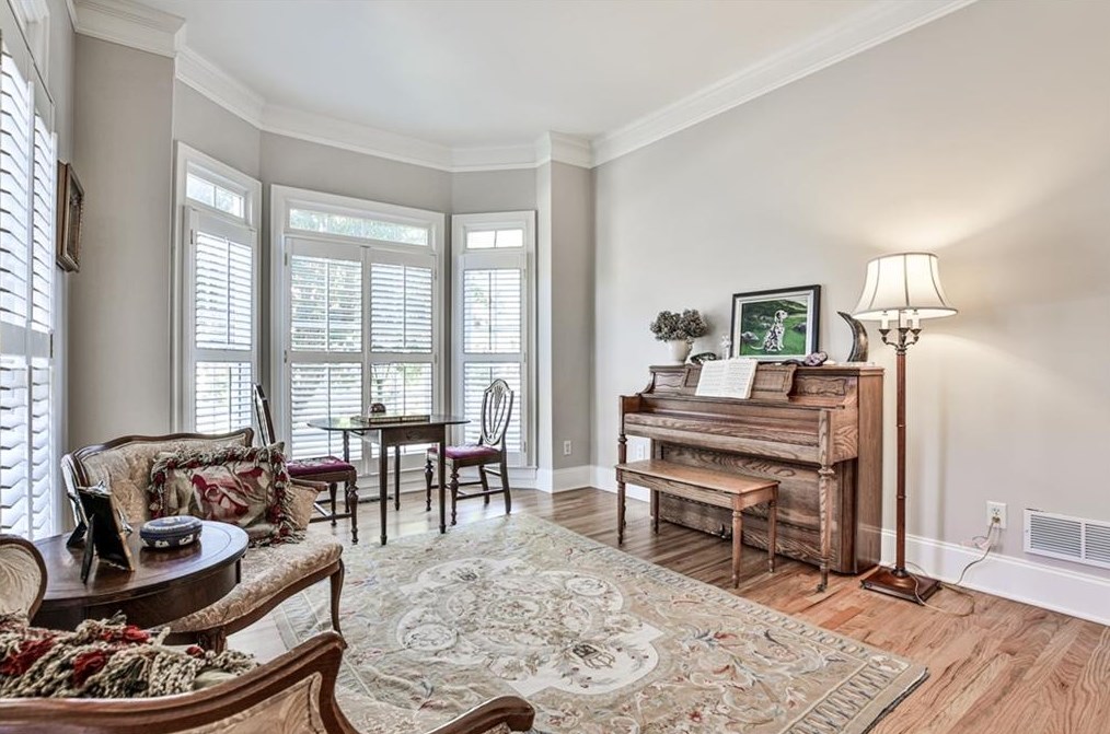 1015 Wescott Ln, Atlanta GA  30319-4328 exterior