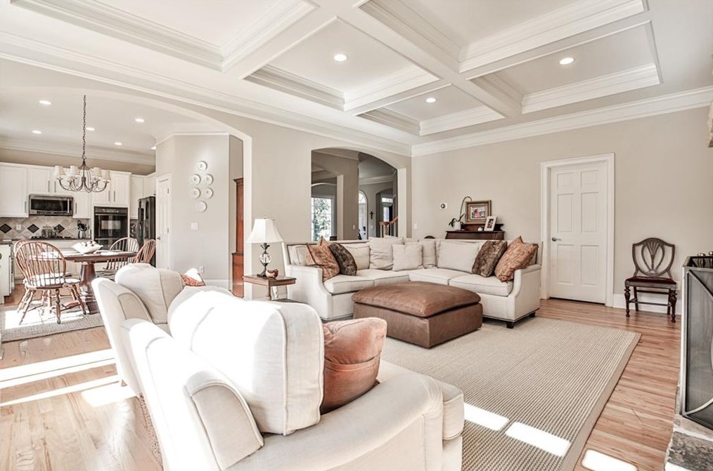 1015 Wescott Ln, Atlanta GA  30319-4328 exterior