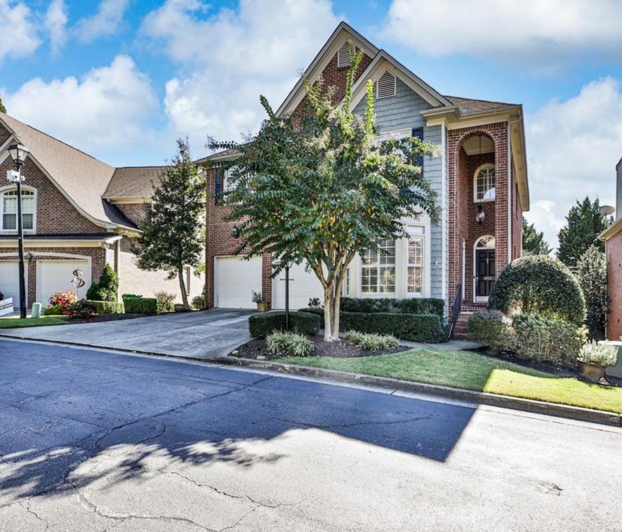 1015 Wescott Ln, Atlanta GA  30319-4328 exterior