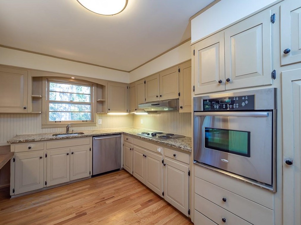 6560 Williamson Dr, Atlanta GA  30328-3340 exterior