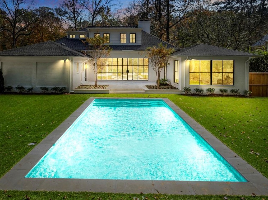 447 Valley Rd, Atlanta GA  30305-1028 exterior