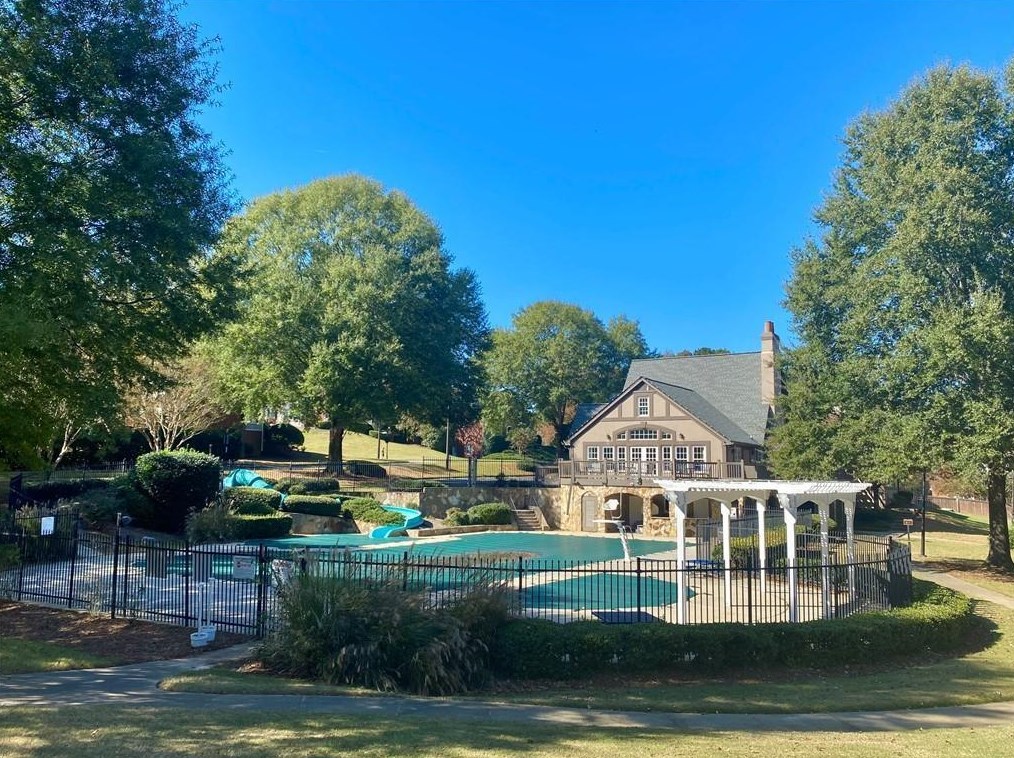 10410 Groomsbridge Rd, Alpharetta GA 30022-6029 exterior