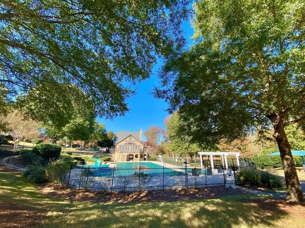 10410 Groomsbridge Rd, Alpharetta GA 30022-6029 exterior