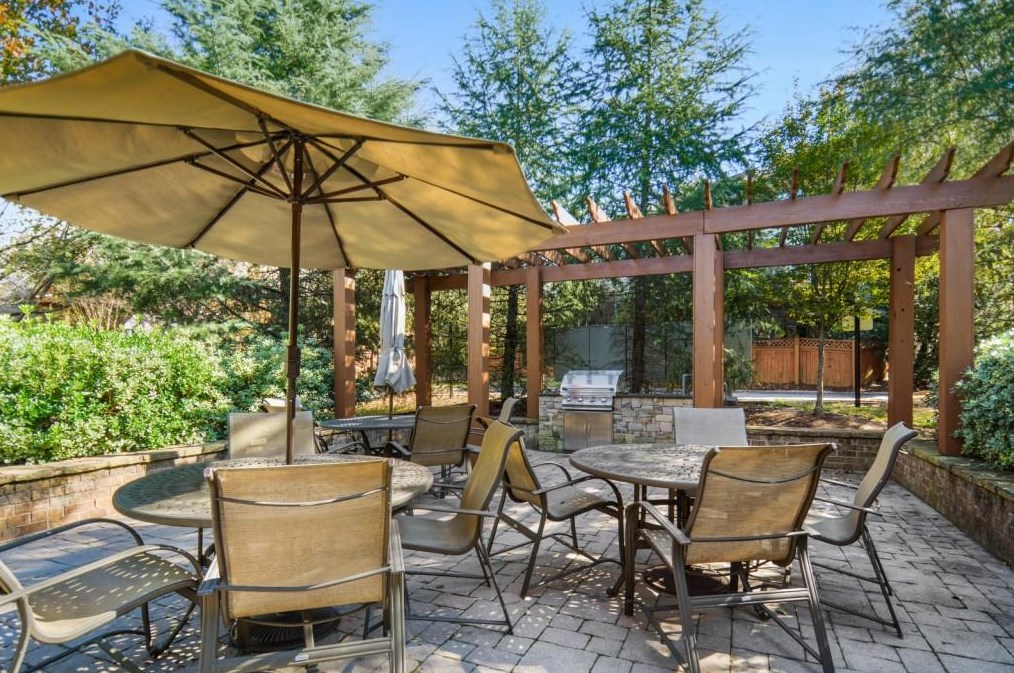 5 Highgate Trl, Decatur GA 30030-1334 exterior