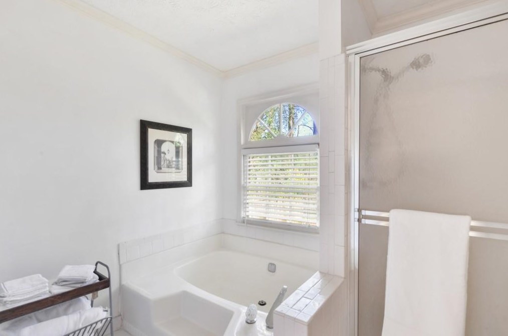 3803 Watkins Pl, Atlanta GA  30319-1828 exterior