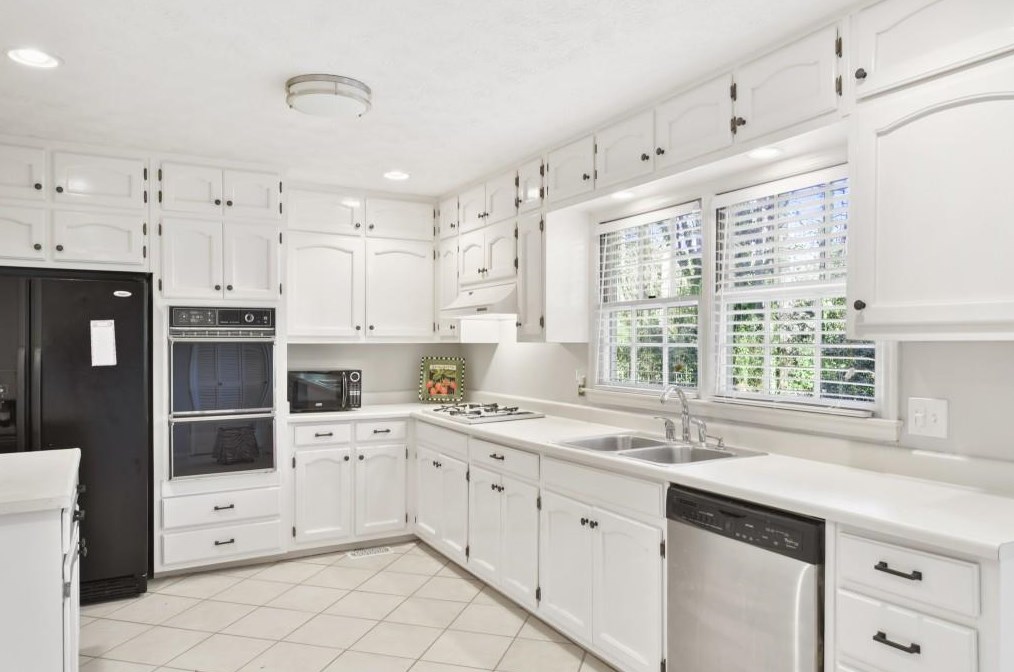 3803 Watkins Pl, Atlanta GA  30319-1828 exterior