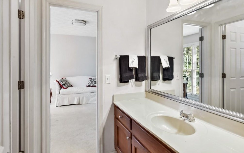3803 Watkins Pl, Atlanta GA  30319-1828 exterior