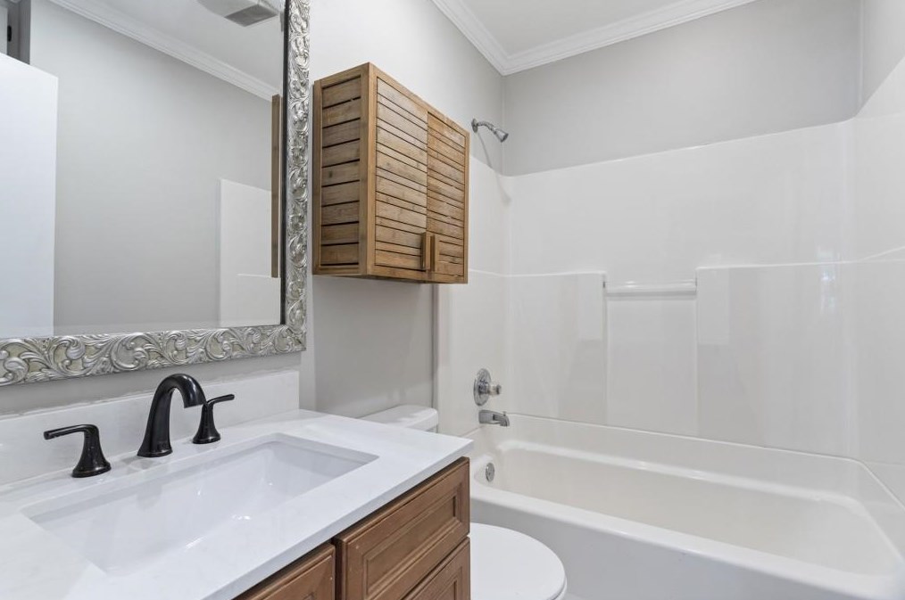 1022 Shepherds Ln, Atlanta GA 30324-4612 exterior