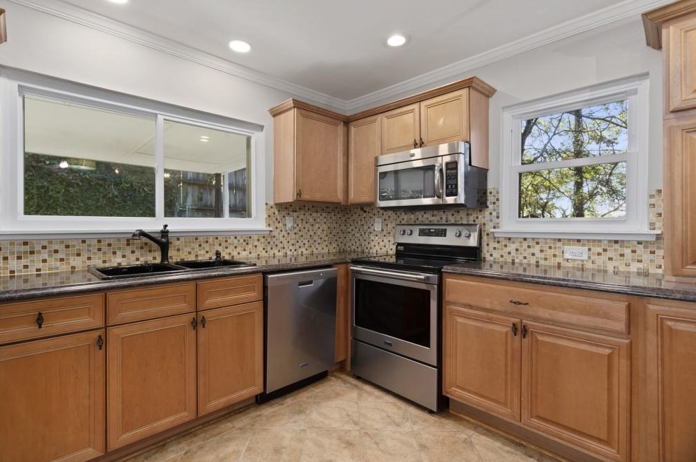 1022 Shepherds Ln, Atlanta GA 30324-4612 exterior