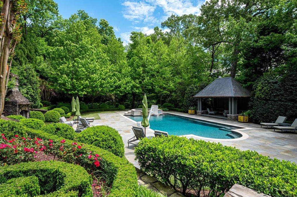 3497 Woodhaven Rd, Atlanta GA  30305-1008 exterior