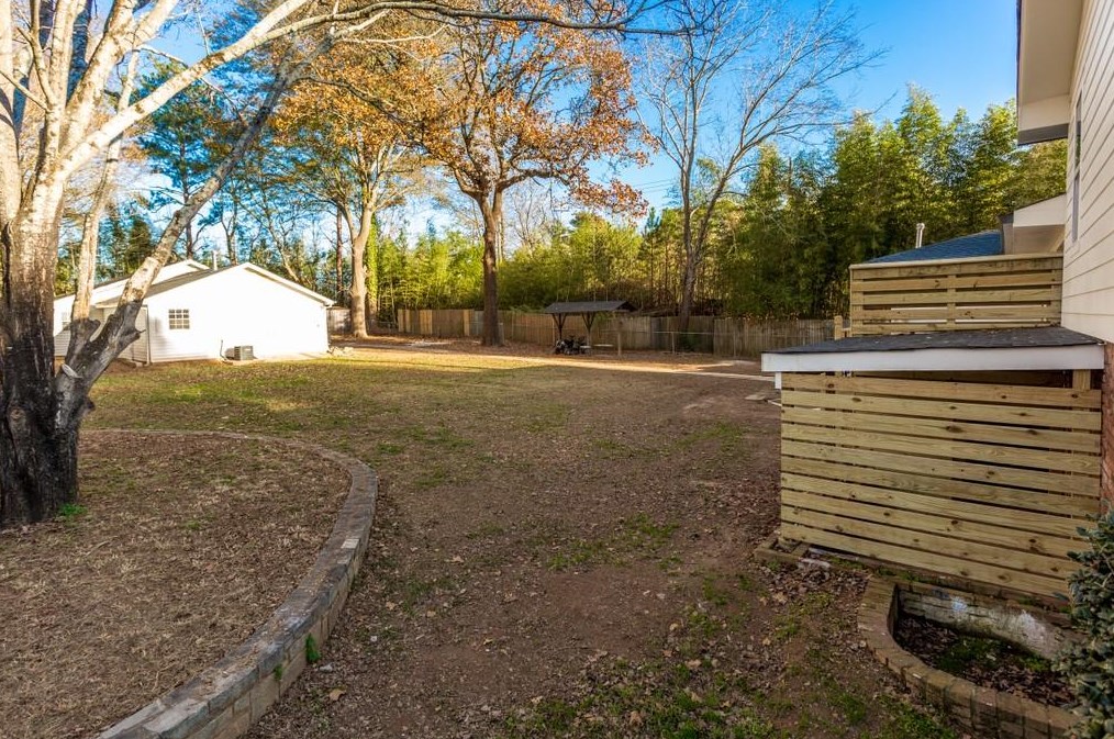 1635 Spruce Valley Dr, Decatur GA  30033-2503 exterior