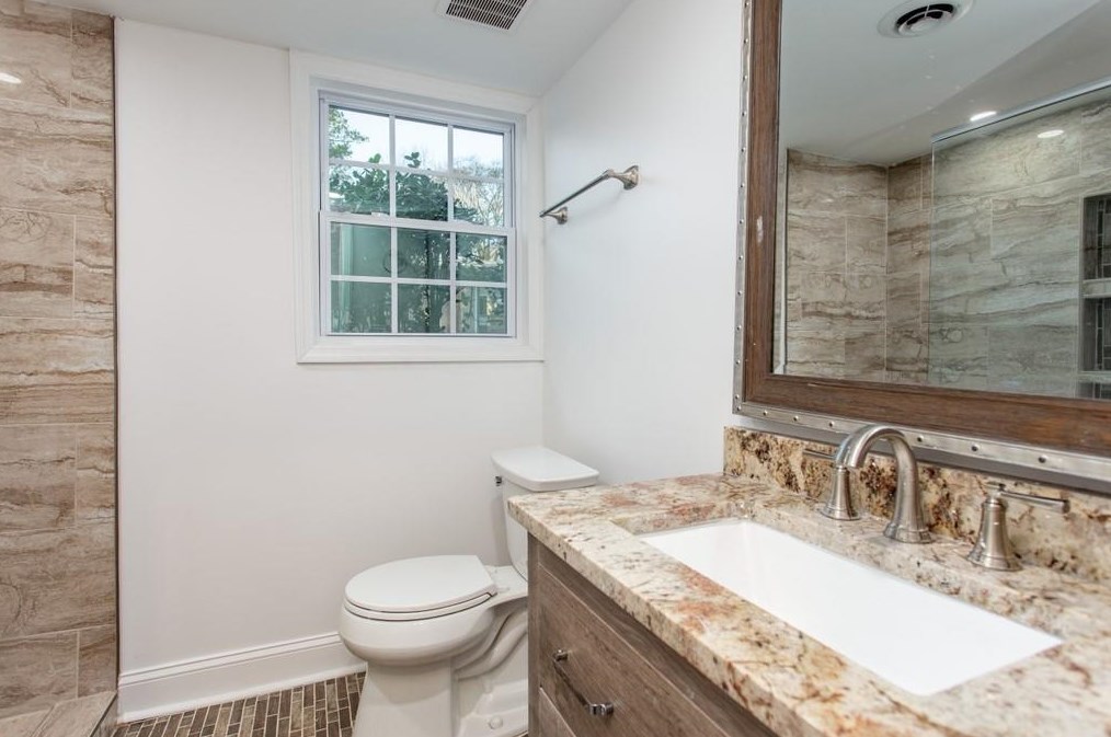 1635 Spruce Valley Dr, Decatur GA  30033-2503 exterior