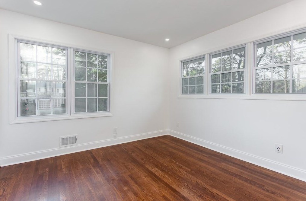 1635 Spruce Valley Dr, Decatur GA  30033-2503 exterior