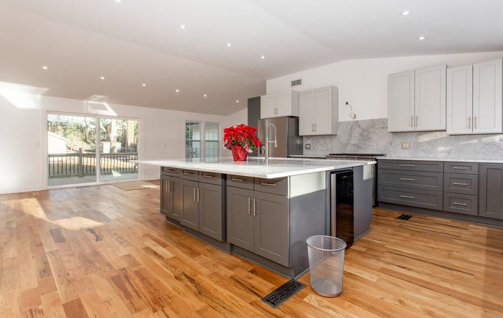 1635 Spruce Valley Dr, Decatur GA  30033-2503 exterior