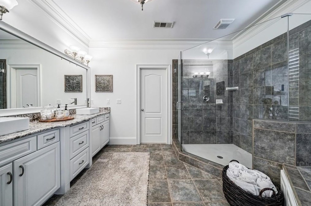 1353 Vlg Park Dr, Atlanta GA 30319-3480 exterior