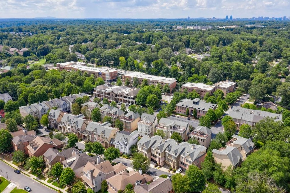 1353 Vlg Park Dr, Atlanta GA 30319-3480 exterior