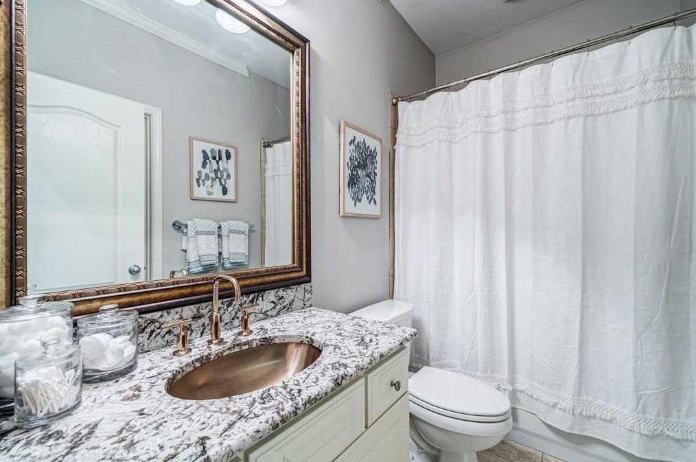 1353 Vlg Park Dr, Atlanta GA 30319-3480 exterior