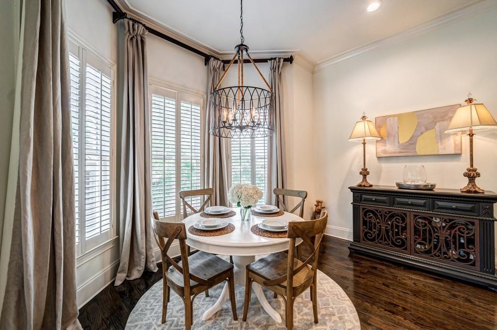 1353 Vlg Park Dr, Atlanta GA 30319-3480 exterior