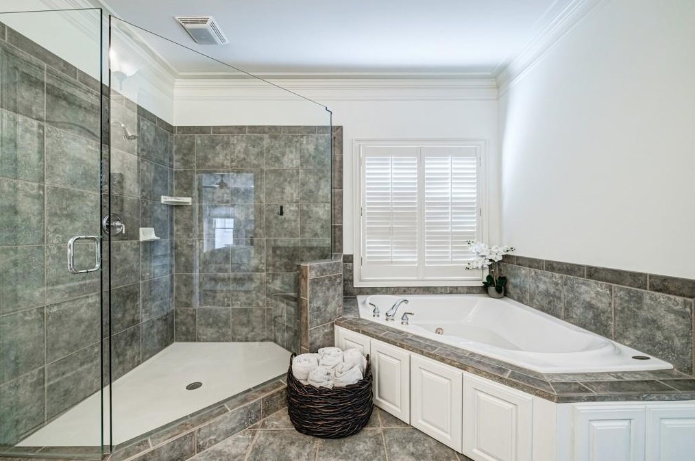 1353 Vlg Park Dr, Atlanta GA 30319-3480 exterior