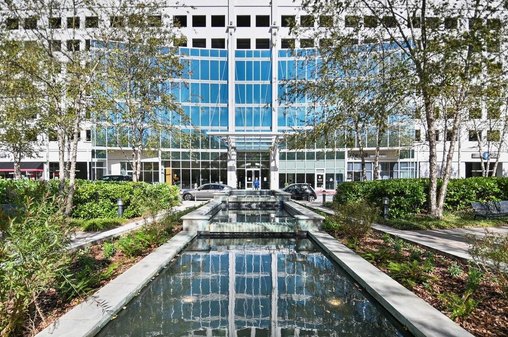 3324 Peachtree Rd, Atlanta GA  30326-1001 exterior
