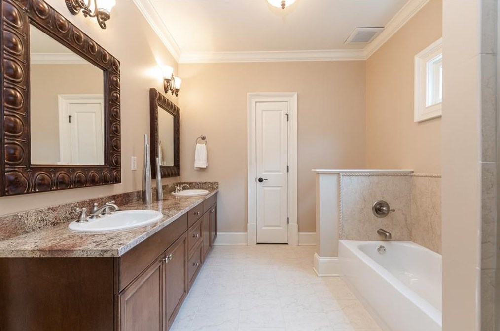 3174 Silver Lk Dr, Atlanta GA 30319-2344 exterior