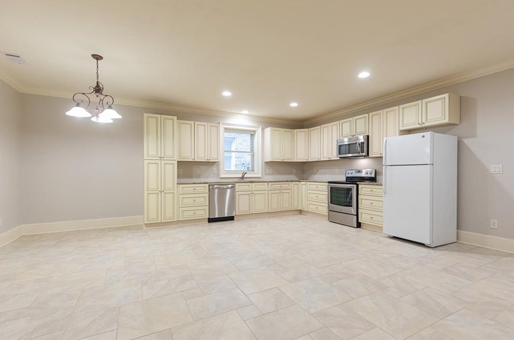 3174 Silver Lk Dr, Atlanta GA 30319-2344 exterior