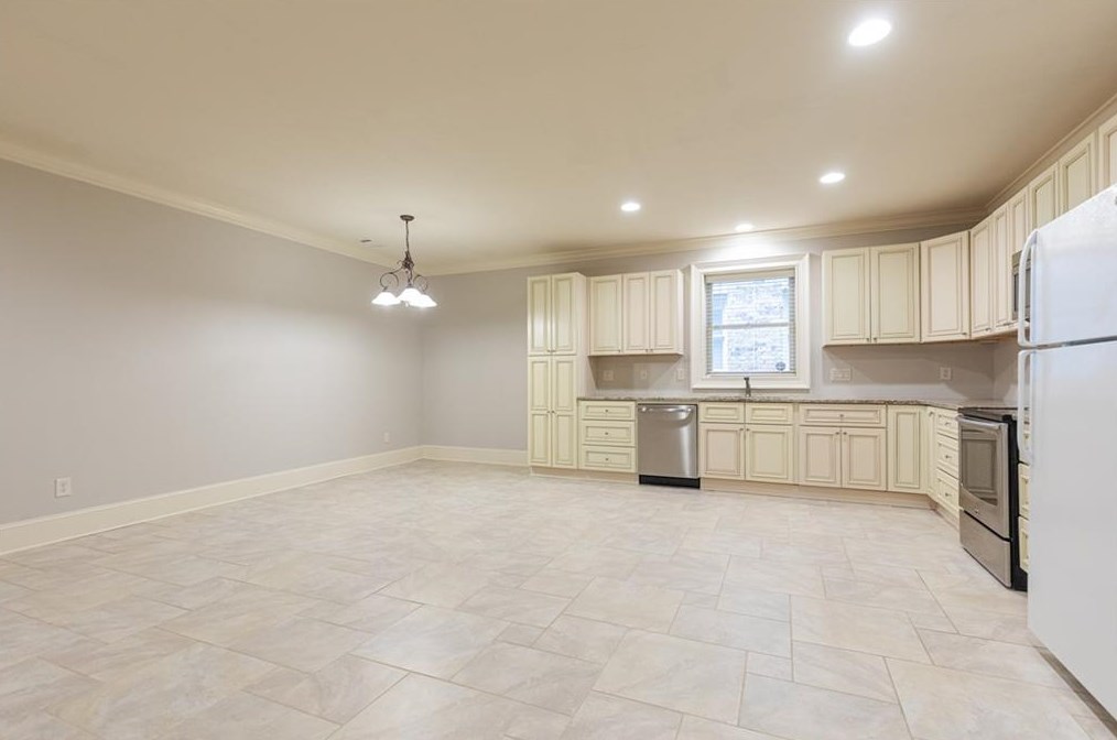 3174 Silver Lk Dr, Atlanta GA 30319-2344 exterior