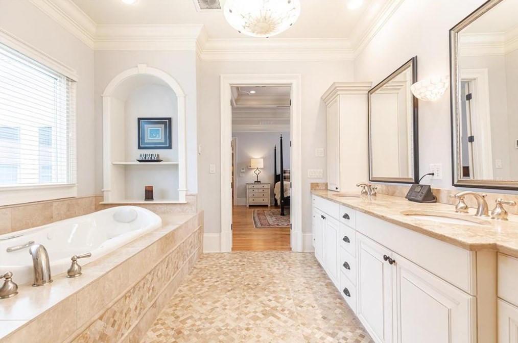 3174 Silver Lk Dr, Atlanta GA 30319-2344 exterior