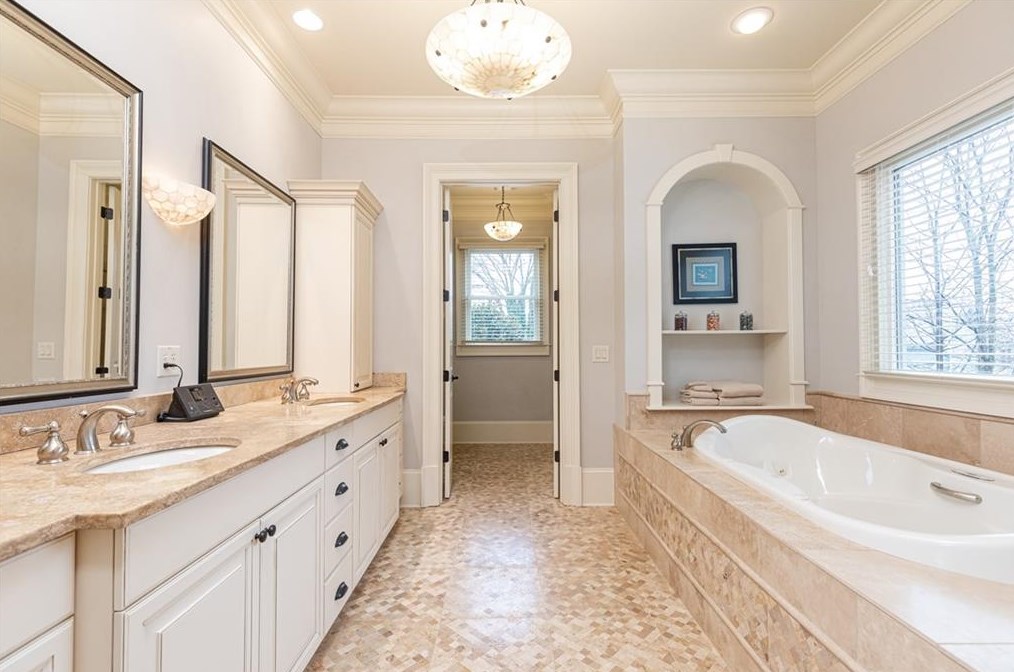 3174 Silver Lk Dr, Atlanta GA 30319-2344 exterior